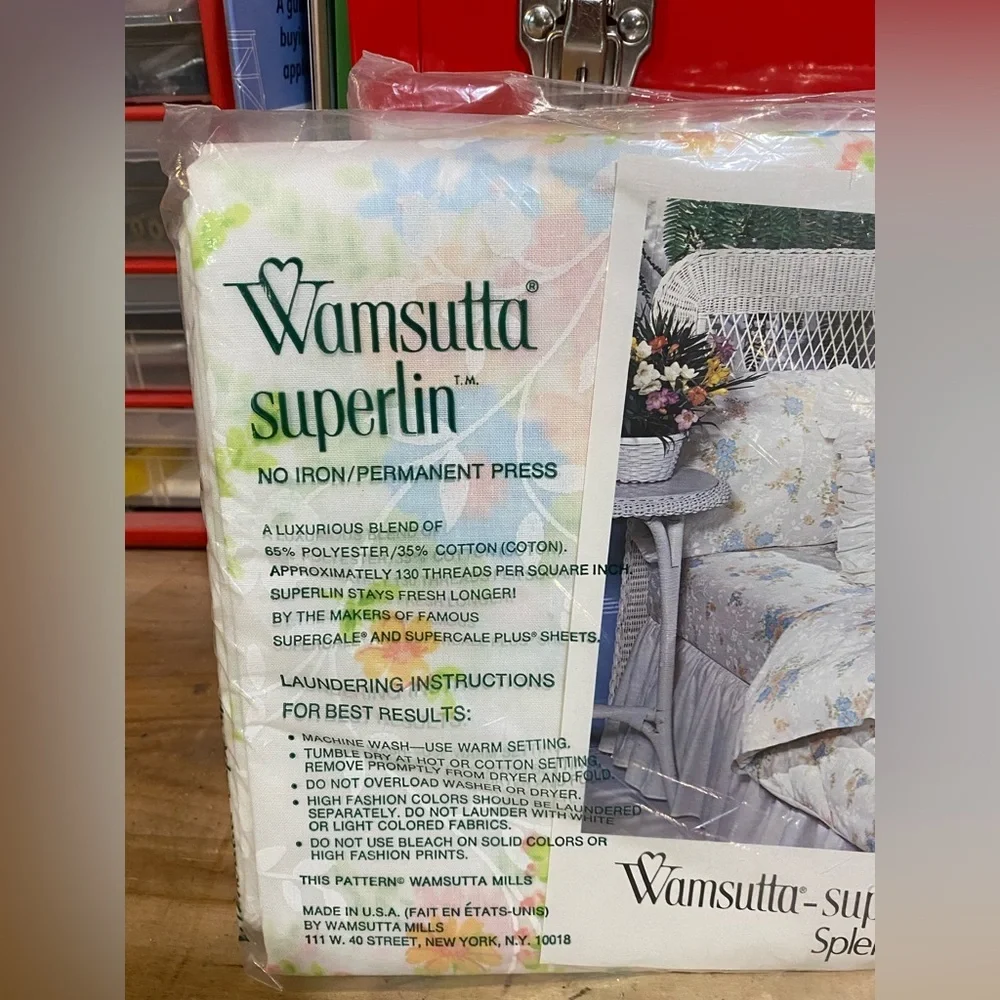 Set of 2 Vintage Wamsutta Ultracale Double Flat Sheet with a floral pattern